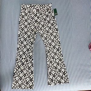 Wild Fable Black & White Y2K Daisy Print Stretch Flare Pant Size L     NWT